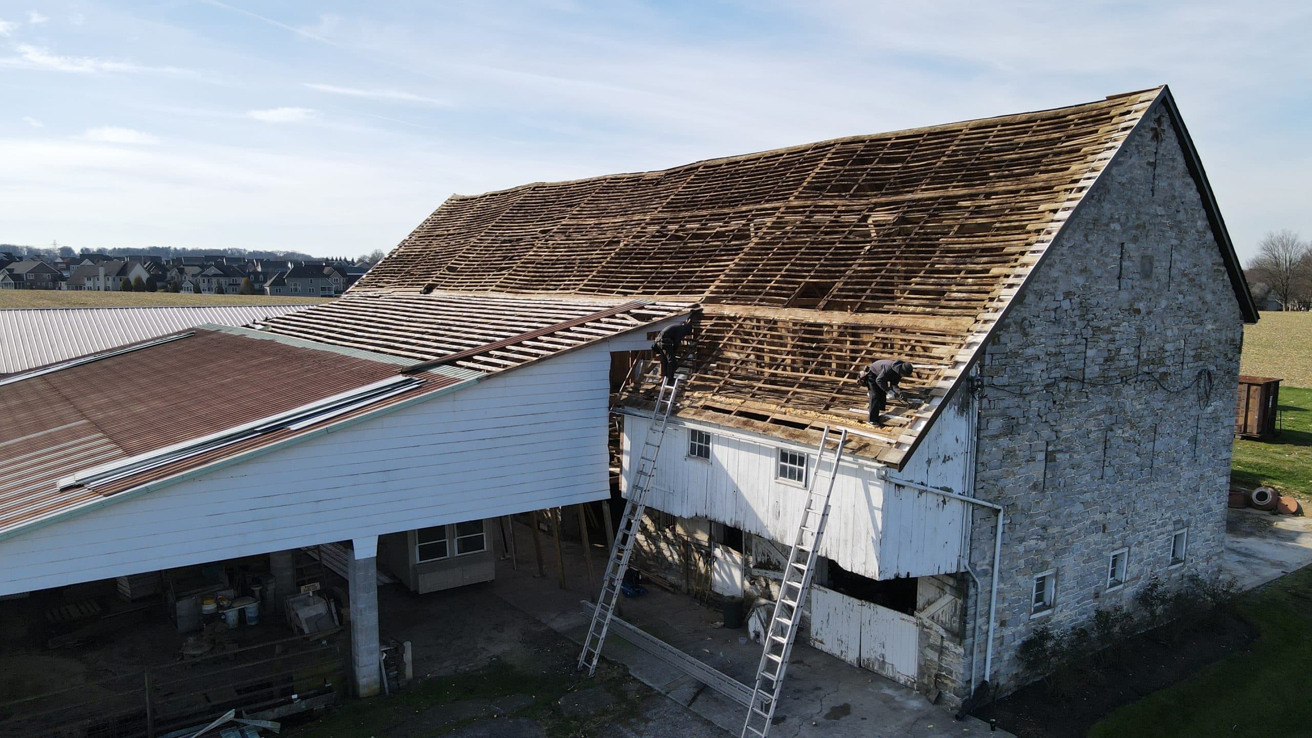 How long does a barn roof last?