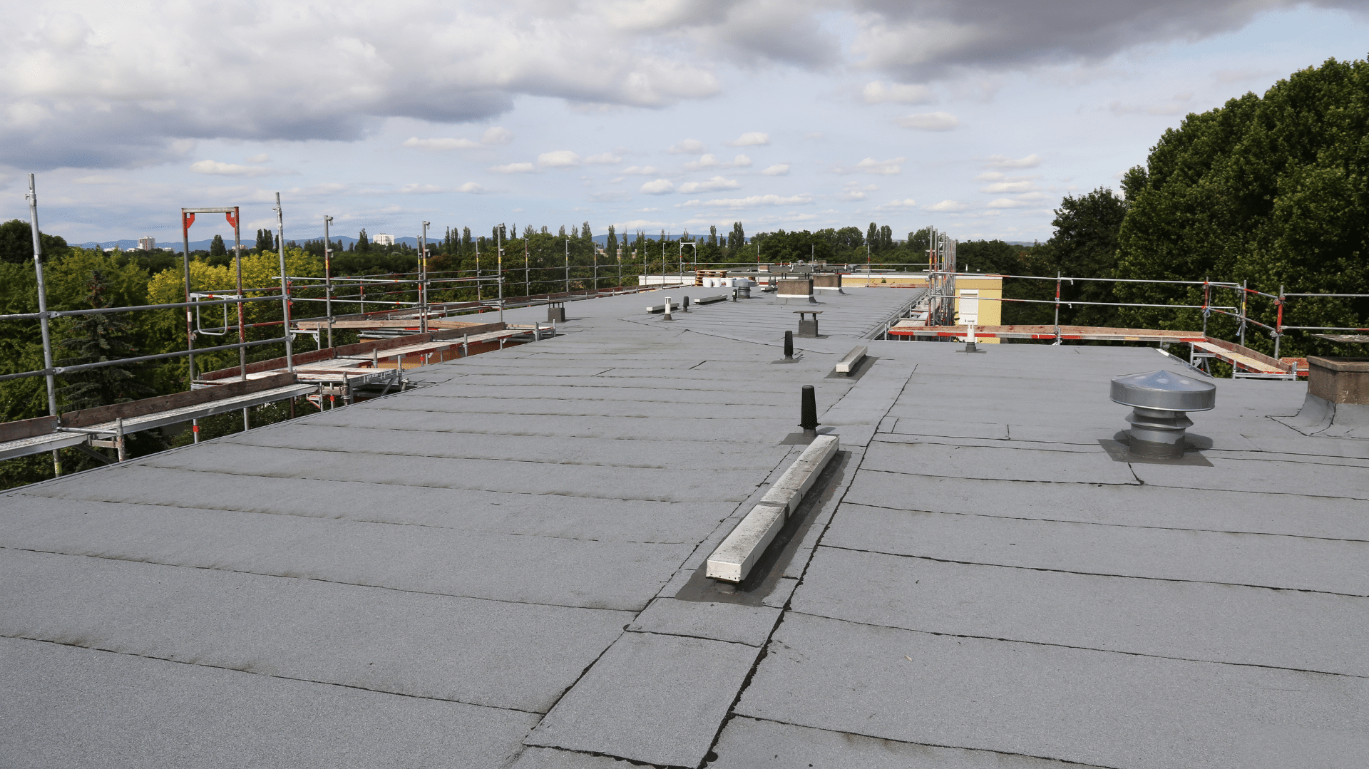 how long does membrane roofing last?